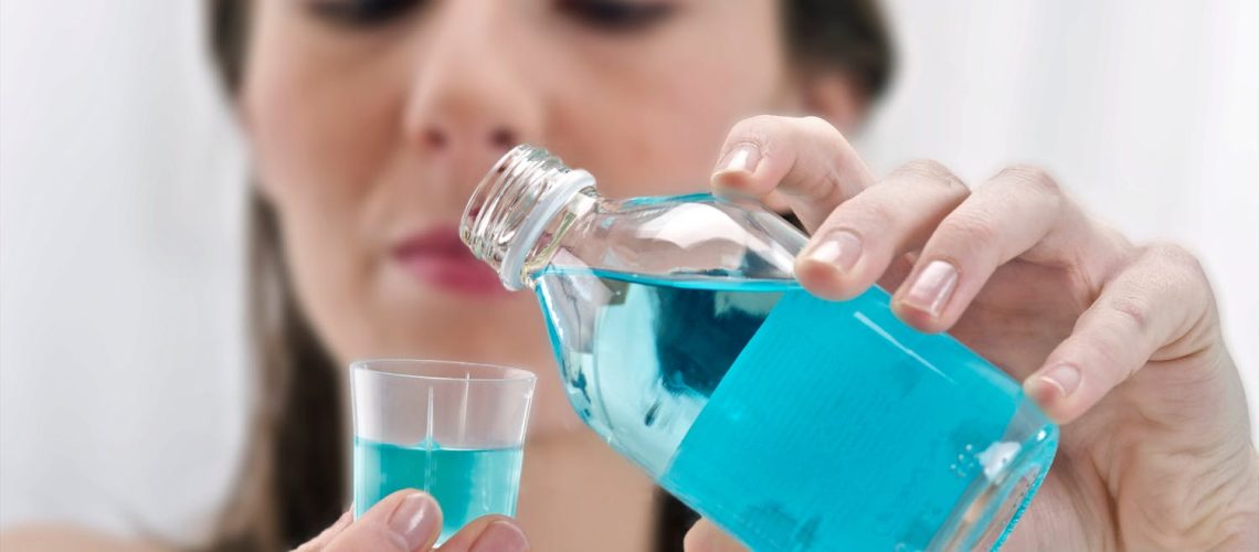 Peut-on utiliser un bain de bouche tous les jours ?